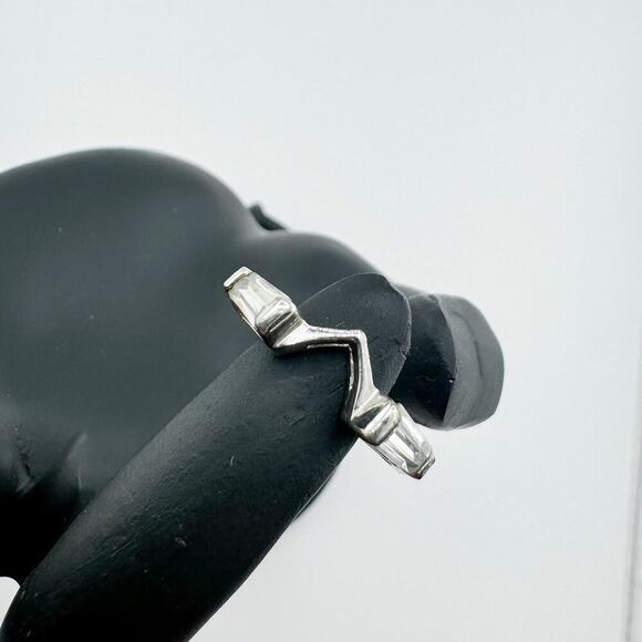 Vintage Chevron Rhinestone Cocktail Ring Retro MCM Preppy Glam Minimalist - Picture 1 of 8